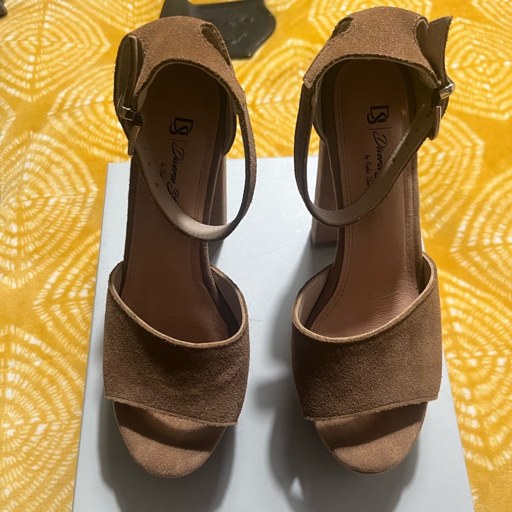 Diverse shoes platforms pageant oatmeal colored